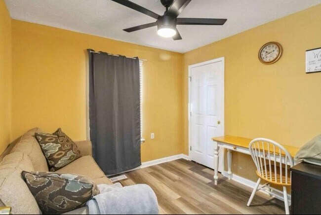 Building Photo - 4bd/2ba Home Minutes From W. Midtown w/ Fu...