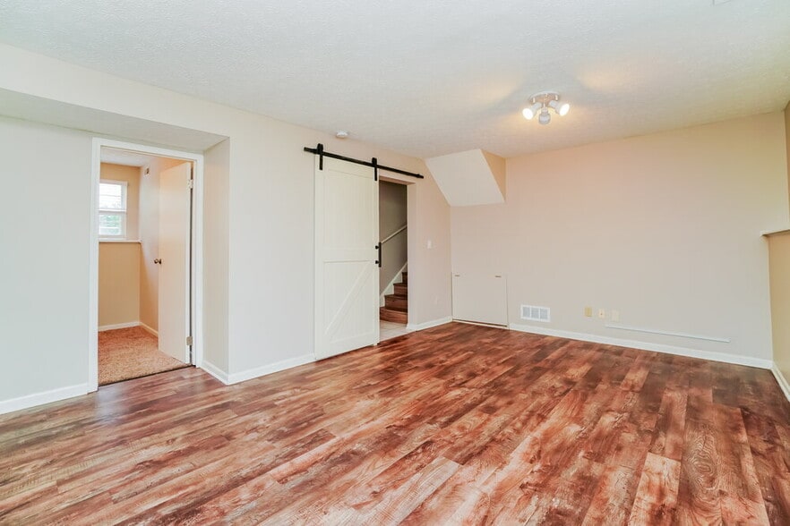 Building Photo - 4585 Marilyn St