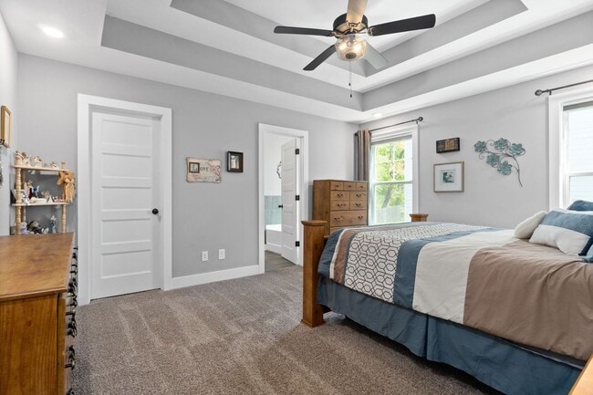 Building Photo - 4 Bedroom Near Post With River Access For ...