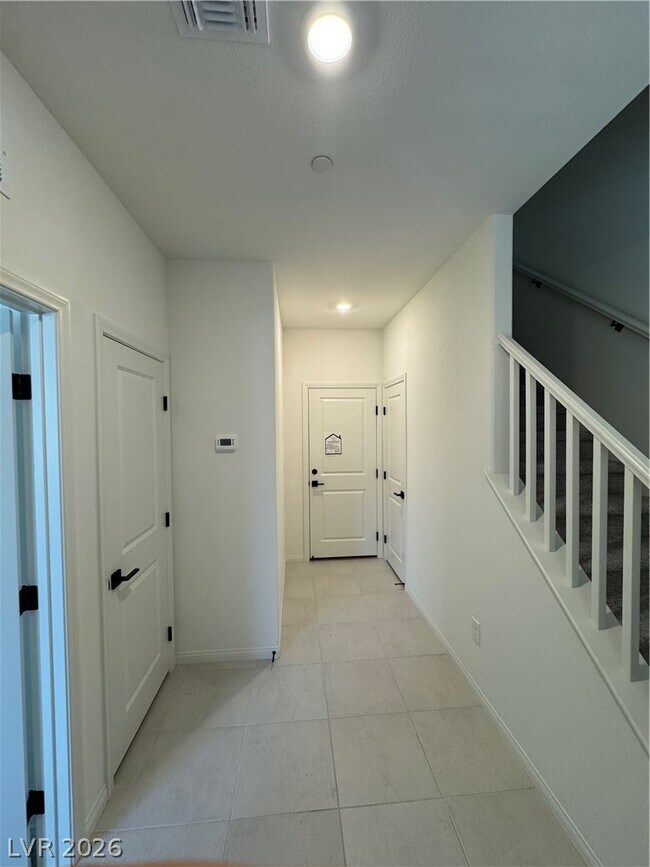 Building Photo - 1505 Little Penguin St