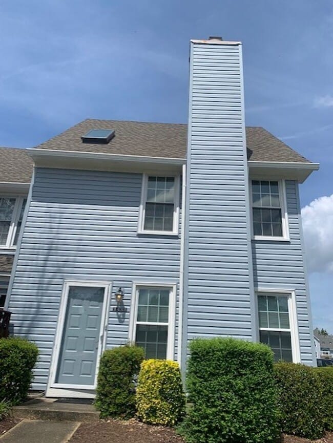 Building Photo - Indian Lakes