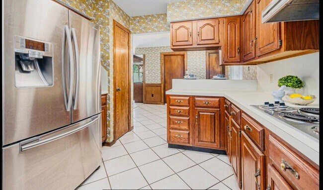 Building Photo - 15014 Hollydale Dr