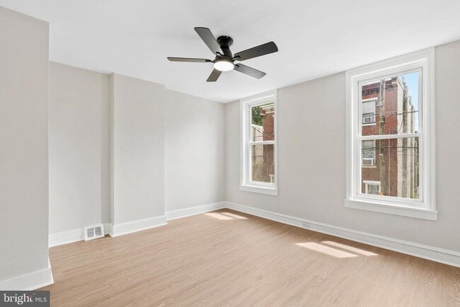 Building Photo - 35 E Collom St