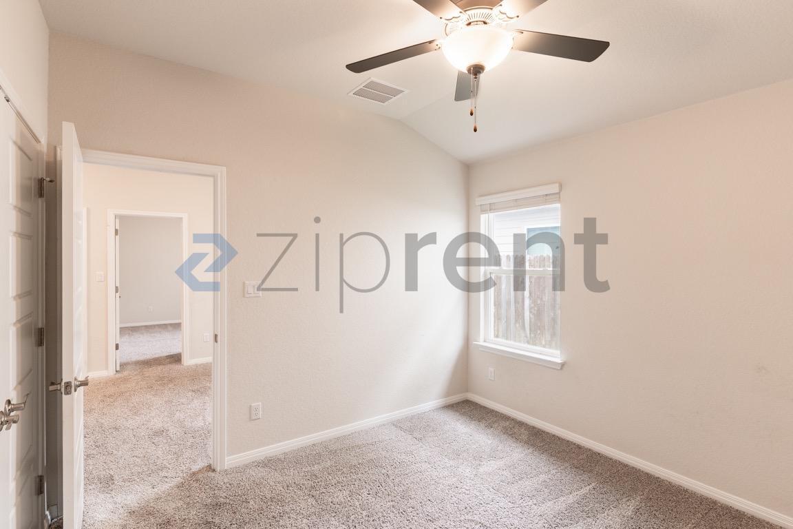 Building Photo - Unit