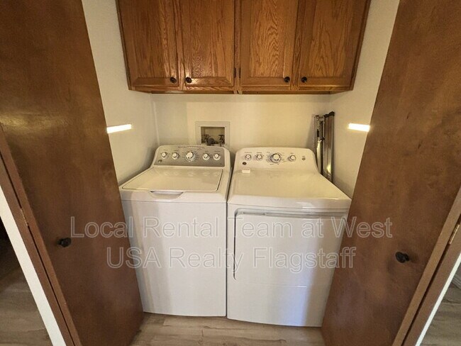 Building Photo - 2340 N Plateau Dr