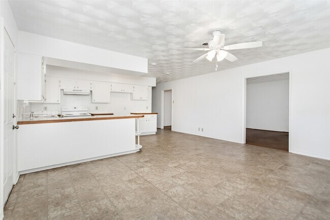 Building Photo - 11050 Wyatt St