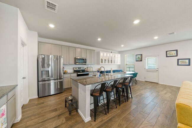 Building Photo - Stylish 4-Bedroom Home with Solar & Game R...