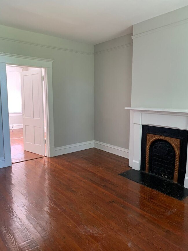 Building Photo - 2210 Parkwood Ave