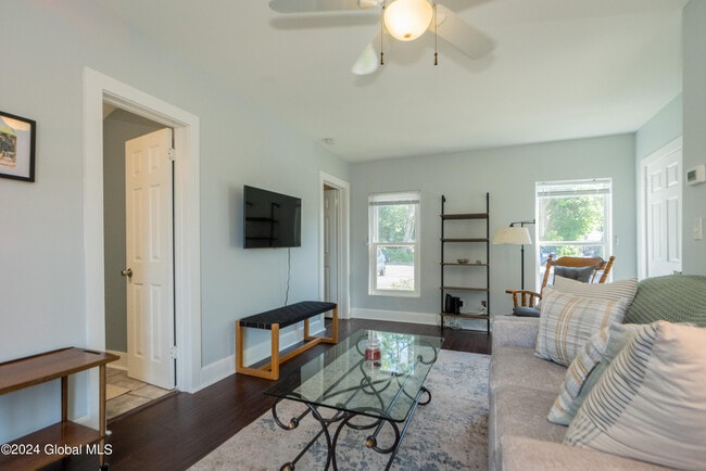 Building Photo - 9 Bolster Ln NE