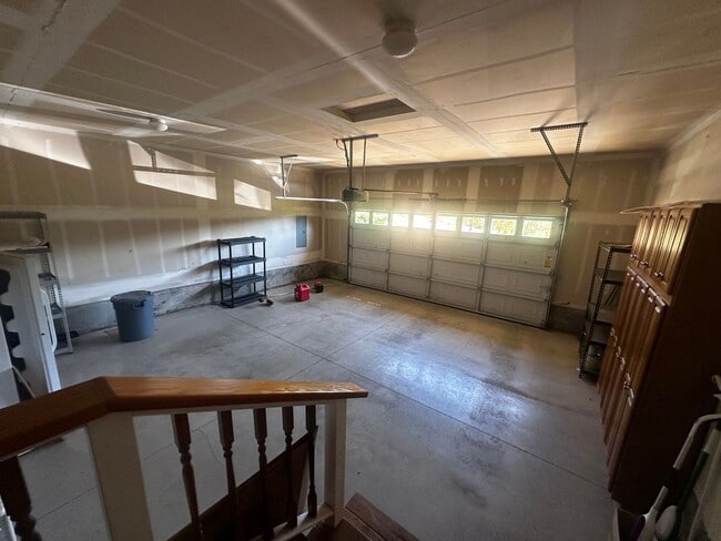 Building Photo - Nice 3 bedroom 2 bath home with den/media ...