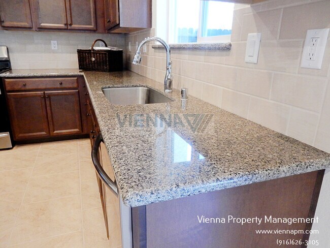 Building Photo - 1062 Yucca Dr