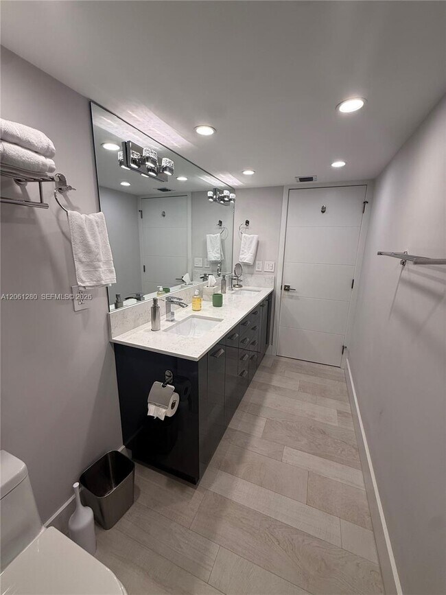 Building Photo - 5555 Collins Ave