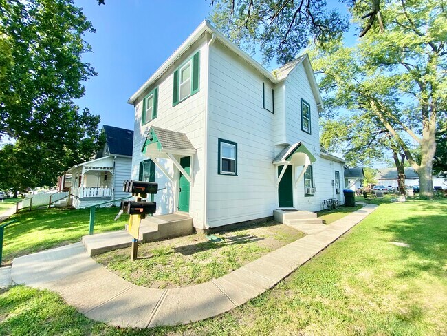 Building Photo - 128 N Traub Ave