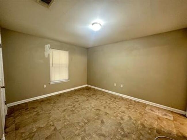 Building Photo - House for Rent