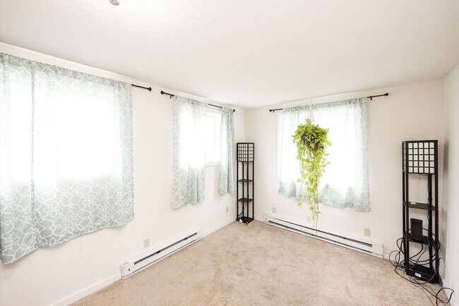 Building Photo - 90 Brightwood Ave