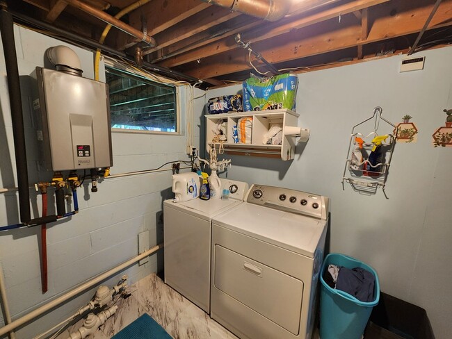 Building Photo - Beautiful 3-bedroom, 1.5-bathroom split-le...