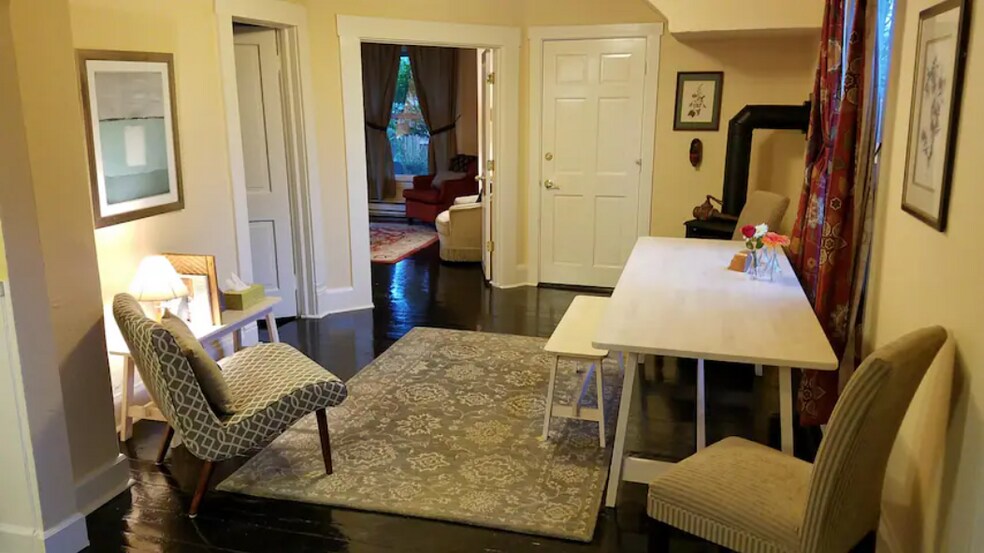 front room with dinning area - 993 W 4th Ave