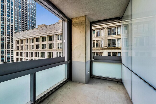 Building Photo - 8 E Randolph St