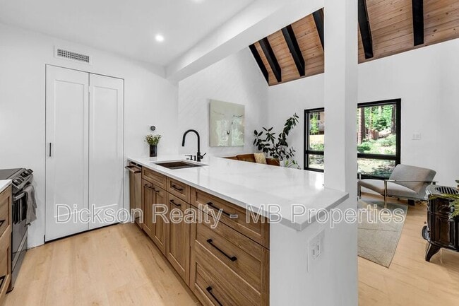 Building Photo - 908 Harold Dr