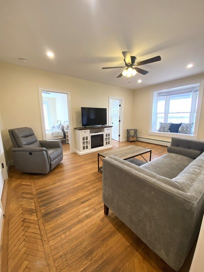 Building Photo - 416 Pearl St