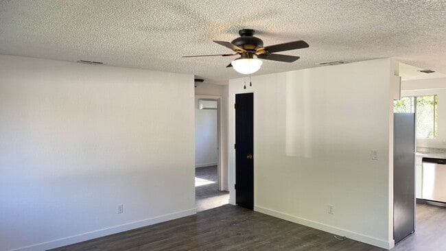 Building Photo - Modern 2-Bedroom Duplex with New Kitchen &...