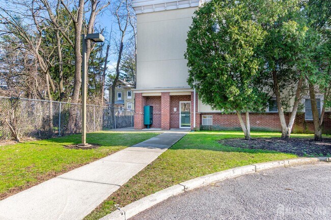 Building Photo - 160 Durham Ave