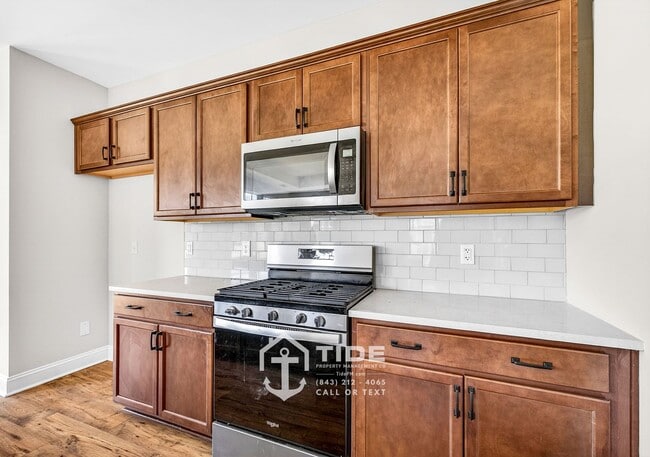 Building Photo - Modern Comfort & Easy Living in Goose Creek