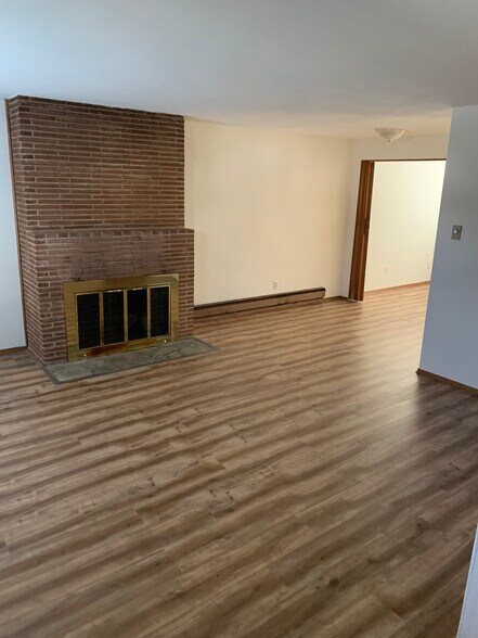 Building Photo - 9211 Woodlawn Ave N