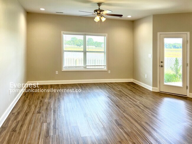 Building Photo - 104 Elaina Grey Ct