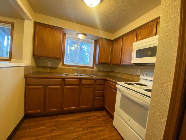 Building Photo - Great Spokane Valley Location-2 bed 1 bath...
