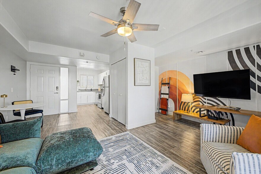 Interior Photo - The Rockford