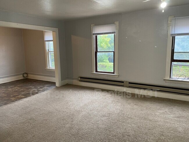 Building Photo - 205 3rd Ave SE