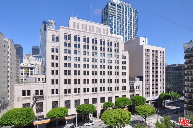 Building Photo - 460 S Spring St