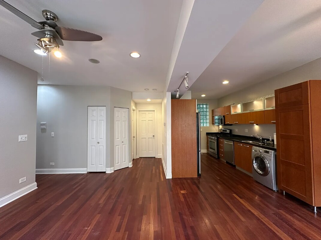 Building Photo - 1360 W Estes Ave