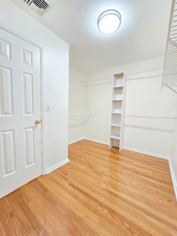 Building Photo - 821-21 Creek Ct