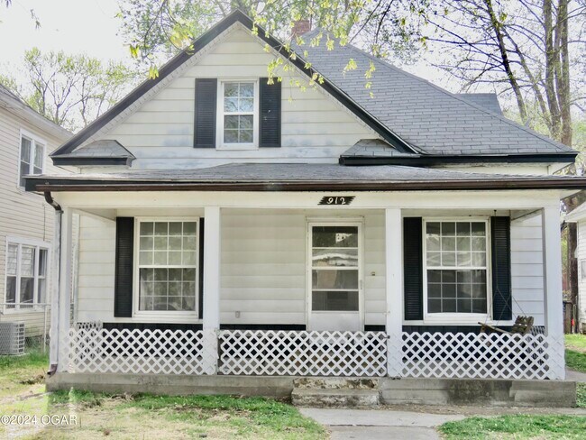 Primary Photo - 912 Chestnut Ave