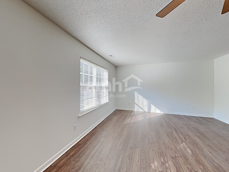 Building Photo - 4901 Alenja Ln