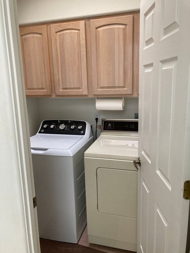 Building Photo - Gorgeous Furnished Arroyo Seco Townhouse with Fabulous Views!