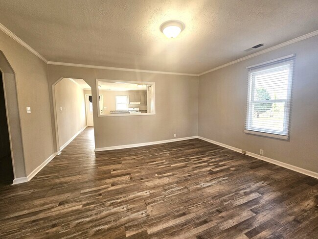 Building Photo - 706 Maple St