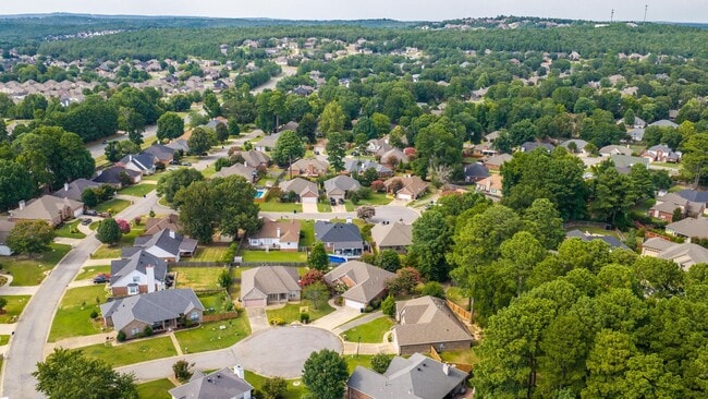 Building Photo - Updated 4BR/2BA One-Level Home on Maumelle Cul-de-Sac — Trail Access