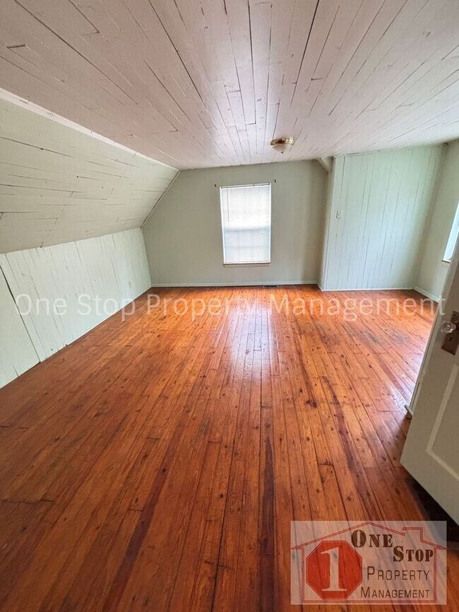 Building Photo - 2 Bedroom, 1.5 Bathroom Home in Independen...