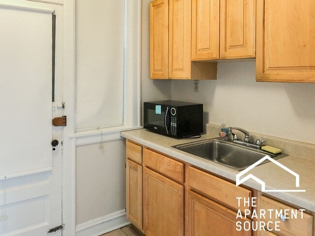 Building Photo - 1608 W Sunnyside Ave