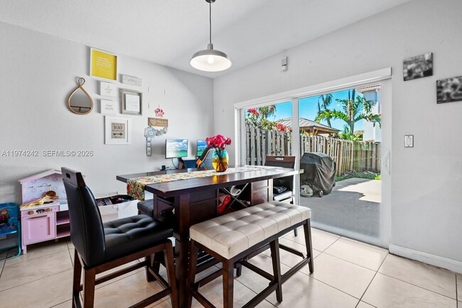 Building Photo - 930 SW 147th Ct