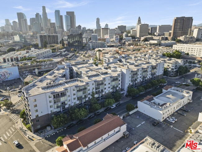 Building Photo - 629 Traction Ave