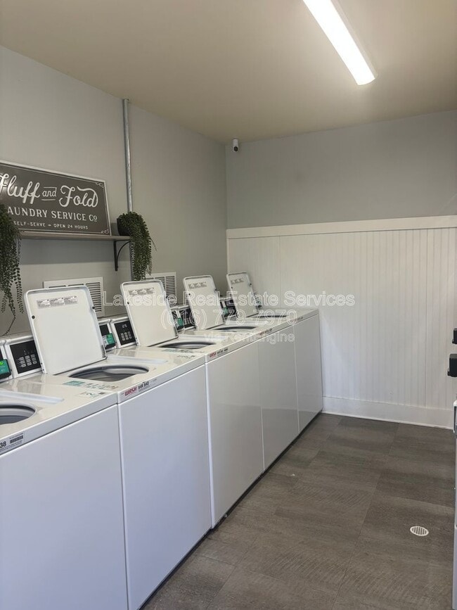 Building Photo - 2940 Earle Ave SW