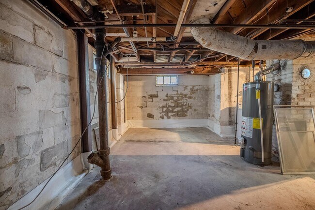 Building Photo - 657 E Moler St