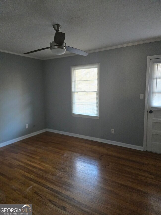 Building Photo - 320 Vine St