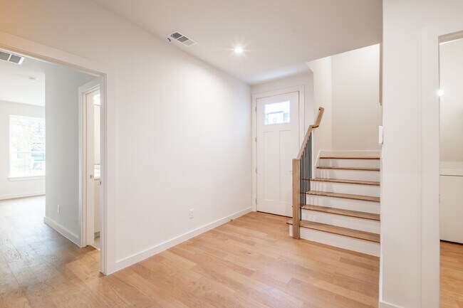 Building Photo - Perfect New Standalone 4 bed 4 bath Close to Greenville Ave & Henderson