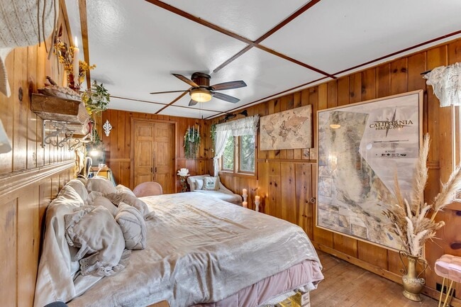 Building Photo - 3 bd 2 ba country cabin close to town