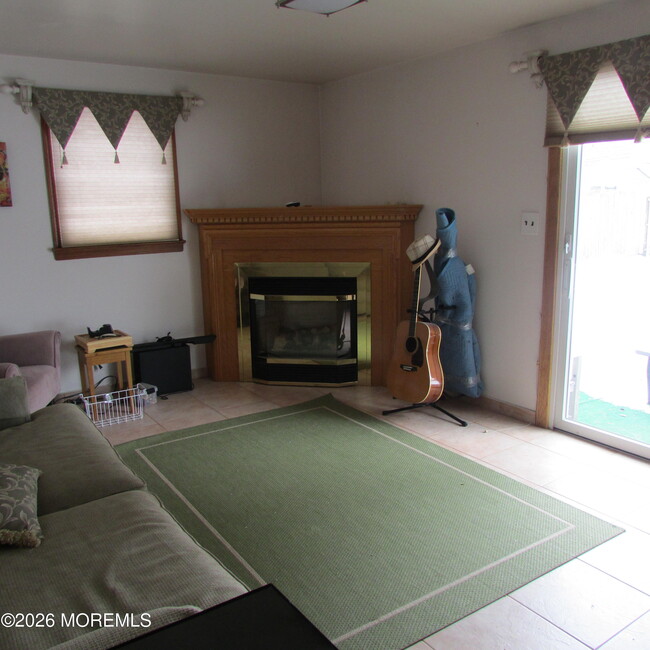 Building Photo - 31 Pine St